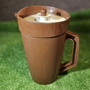 Vintage Tupperware 2 Quart Brown Pitcher Push Button Lid #800-5 US - Picture 1 of 6