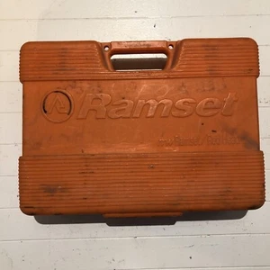 Herramienta accionada por polvo Ramset D60 con estuche como está para piezas o reparación - Imagen 1 de 8