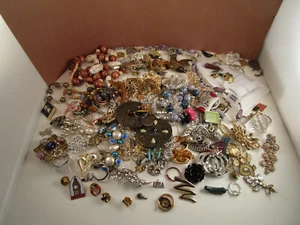 Vintage Mixed Lot of Costume Jewelry Craft Repair Parts & Pieces - Picture 1 of 10