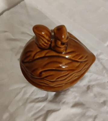 Keramik Terrine Nussform mit Eichhörnchen dekoriert. Dekorative braune Dose. - Bild 1 von 4