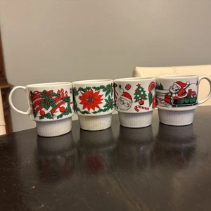 Set 4 tazze impilabili natalizie vintage made in Japan MCM campane di Babbo Natale - Foto 1 di 5