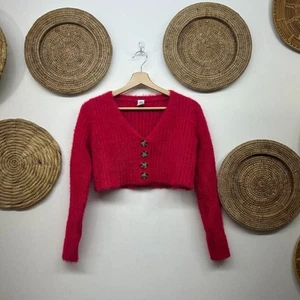Cárdigan Suéter Pequeño UO Urban Outfitters Rosa Acogedor Tejido Difuso Botón Recortado - Imagen 1 de 5