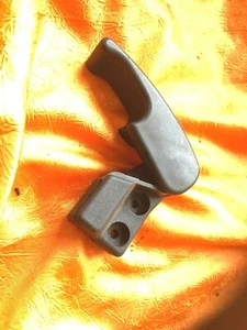 VW GOLF 4 CABRIO - LEVA APERTURA COFANO MOTORE - Picture 1 of 1