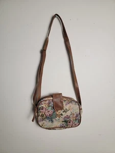 Urban Outfitters Umhängetasche Ecote Leder und Stickerei - Bild 1 von 8
