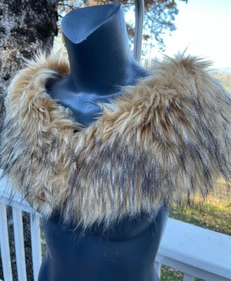 Divertida estola de piel sintética Pop-Over, cierre frontal ropa informal con jeans o sistema operativo formal Foto 1 de 4