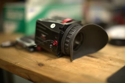 Zacuto Z-Finder Pro 2,5x para pantallas de 3,2" CON placa base Foto 1 de 4