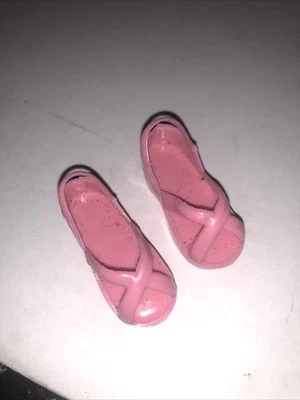 Muñecas Kenner de colección polvorientas/biónicas para mujer ~ zapatos/sandalias rosadas con tiras Foto 1 de 4