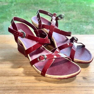 Kenneth Cole Reaction Damen-Riemchensandalen rot Keilabsatz Größe 8 - Bild 1 von 9