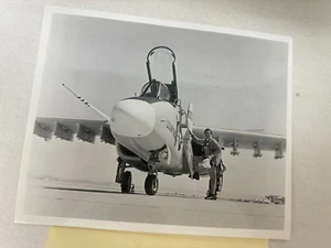 Fotografía original Northrop A-9A Lew Nelson veterano piloto de prueba avión prensa foto - Imagen 1 de 2