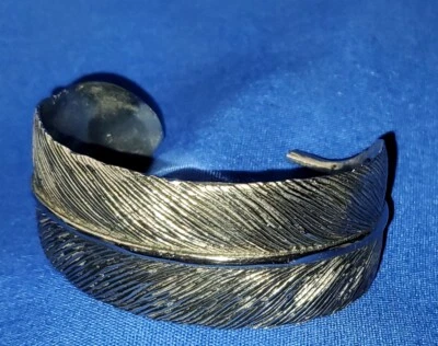 FEATHER CUFF BRACELET 1 1/8" Wide HEAVY Silver Color & Oxidized Metal BEAUTIFUL - Image 1 of 4