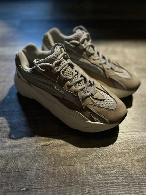 Talla 8 - Adidas Yeezy Boost 700 V2 Baja Estática (EF2829) Foto 1 de 4