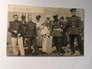 CPA 88 Soldats Français et Allemands à la Frontière - Imagen 1 de 2