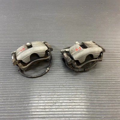 Juego de 2 pinzas de freno delanteras derecha e izquierda Audi A3 2015-2023 8V tracción delantera 53 k millas OEM Foto 1 de 4