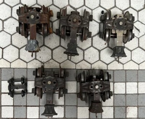 Vintage Prewar Lionel Passenger/Freight/Box Car Trucks w/ coupler Lot of Five #4 - Picture 1 of 3