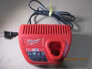 Milwaukee M12 OEM Battery Charger Genuine 48-59-2401 Lithium-Ion 12 Volt 12V - Picture 1 of 3