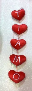 SAN VALENTINO AMORE CATENA DI CUORI IN PELUCHE A COMPORRE LA SCRITTA TI AMO - Picture 1 of 1