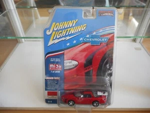 Johnny Lightning2002 CHevy Camaro ZL1 in Red on 1:64 on Blister - Foto 1 di 2