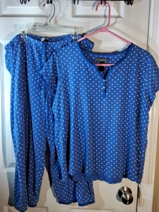 Liz Claiborne Pajamas Polka Dot Blue and White Top And Capri Bottom Sz LG - Picture 1 of 9