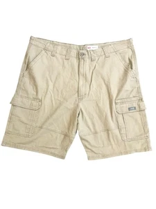 Wrangler Relaxed Fit Brown Cargo Shorts Men's Size 46 X 10 (INSEAM: 9") - Picture 1 of 6