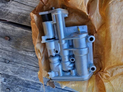 Cuerpo de válvula de embrague delantero NOS GM Oldsmobile 1956 8616911 Foto 1 de 3