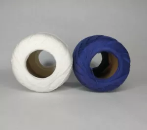 2 Knäuel Häkelgarn weiß & blau - Bild 1 von 5
