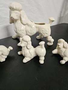 Juego de 4 caniches de cerámica vintage para mamá y cachorros con defecto - Imagen 1 de 24
