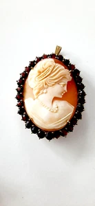 GOLD ANHÄNGER ° 333 / ooo ° 8 K ° GRANAT STEINE ° Muschelgemme ° Frauenportrait - Bild 1 von 10