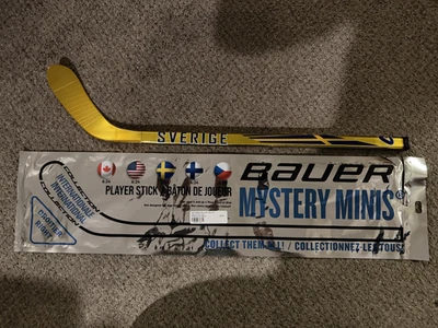 2025 Bauer Elias Pettersson Mystery Mini SWEDEN Stick International RIGHTY Right - Bild 1 von 2