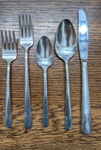 5 Vintage 1938 Wm. Rogers Talisman Salad & Dinner Forks Tsp & Tble Spoon & Knife - Picture 1 of 15
