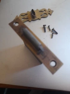 Antique Brass Cabinet Lever Lock Catch Cupboard Chest Drawer Bolt Old - Picture 1 of 6