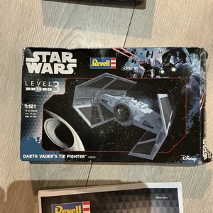Revell 1:121 Star Wars Darth Vaders TIE Fighter Advanced X1 Modellbausatz 03602 - Bild 1 von 3