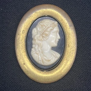 Antike schwarz weiß Zelluloid Messing Rahmen Kamee Brosche Anstecknadel - Bild 1 von 4