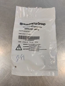 FABRICANTE DE EQUIPOS ORIGINALES NUEVO STOCK ANTIGUO HUSQVARNA 532087877 PERNO AJUSTADOR DE ALTURA CORTADORA DE CÉSPED - Imagen 1 de 4
