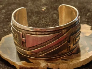 Brazalete Brazalete Taxco México Enorme Modernista Patrón Superpuesto Tribal Firmado FAP - Imagen 1 de 14