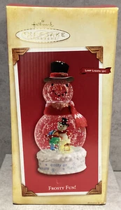 Hallmark 2004 Keepsake Frosty Fun Light Up Schneekugel - Bild 1 von 2