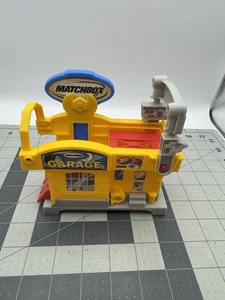 Matchbox Hero City Gas Station B44 80 Part Garage Playset - Picture 1 of 5