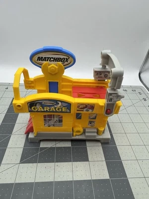 Matchbox Hero City Gas Station B44 80 Part Garage Playset - Image 1 of 4