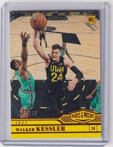 2022-23 Panini Chronicles Walker Kessler RC #320 piatti e toppe rosso #/149 - Foto 1 di 2
