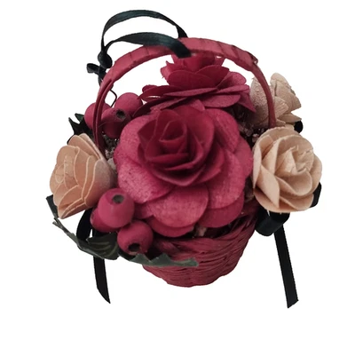 Cesta de rosas y bayas de madera Sola miniatura adorno colgante borgoña crema Foto 1 de 3