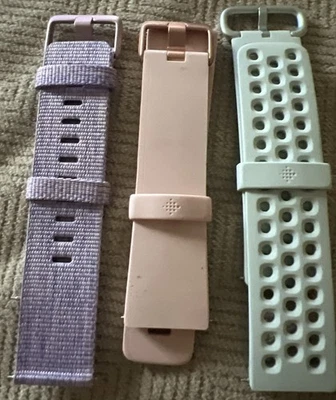 Lote de 3 bandas de reposição Fitbit pequenas Euc 1 banda regular 1 tecido 1 pulseira esportiva - Imagem 1 de 4