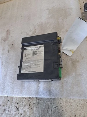 Stereo Radio Genuine Oem Part,Receiver,13596606 2015 Suburban 1500 Sku#4257026 - Image 1 of 4