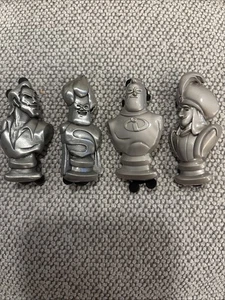 Disney WDW Heroes VS Villains Gaston Sculpted Busts LE 300 Pins Aladdin - Bild 1 von 8