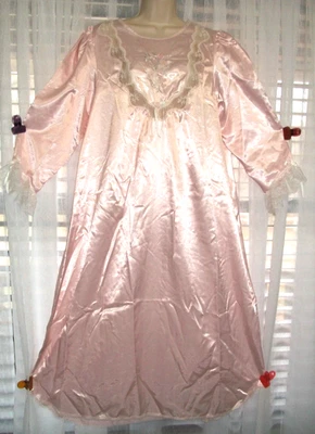 НОВЫЙ С ЯРЛЫКАМИ ETIENNE SZ M ВОЛНИСТЫЙ РОЗОВЫЙ АТЛАС ВИКТОРИАНСКОЙ НОЧНАЯ РУБАШКА ПЛАТЬЕ ~ ХЛОПКОВАЯ ПОДКЛАДКА ~ - Изображение 1 из 4