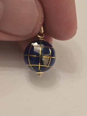 Colgante globo Michael Anthony Ma oro amarillo 10k con incrustaciones de piedra lapislázuli Foto 1 de 4