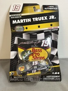 Martin Truex Jr 2019 Bass Pro Shops (Liquid Color) 1/64 Nascar Authentics - Picture 1 of 1