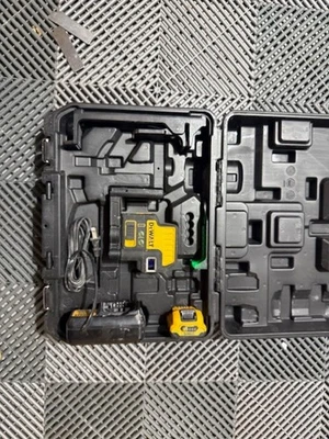 Nivel láser Dewalt DW0822LG 12v 100 ft. Línea láser verde Nivel láser PARA REPUESTOS Foto 1 de 4