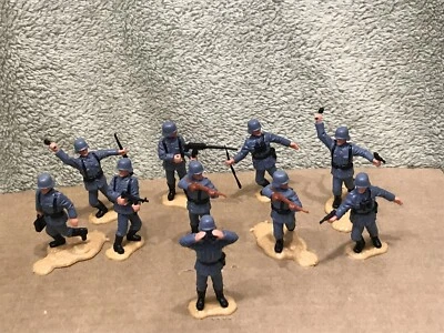 LOTE DE 10 figuras militares soldados de juguete alemanes de infantería TIMPO TOYS SEGUNDA GUERRA MUNDIAL Foto 1 de 4