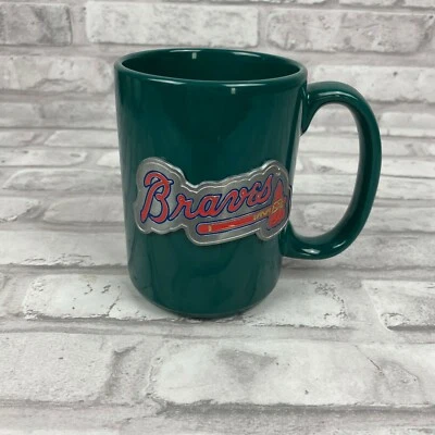 Taza de café grande Atlanta Braves MLB emblema de peltre elevado verde Foto 1 de 4