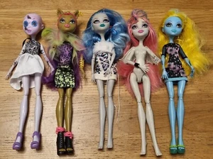 PACCHETTO 4 - Pacchetto giocattoli Monster High Dolls figure assortite - vedi descrizione - Foto 1 di 5