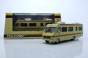 1986 Fleetwood Bounder Motorhome / RV Exclusive 1:64 Scale Diecast Model Camper